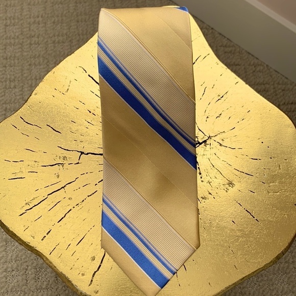 Michael Kors 100% Silk Tie. Soft Buttery Gold w/Blue Stripes. - Picture 1 of 5